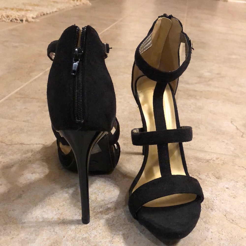 Heels - Picture 2 of 3
